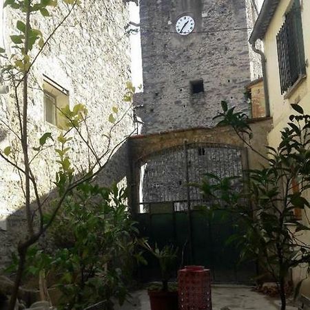 Studio Du Clocher Rigarda Exterior foto