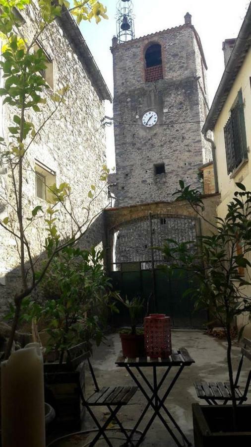 Studio Du Clocher Rigarda Exterior foto